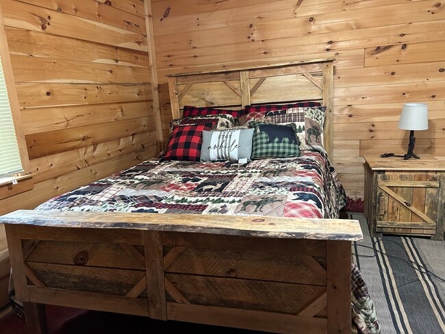 Foto del edificio - 1523 Mining Town Rd