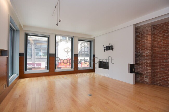 Building Photo - 8 Lagrange St