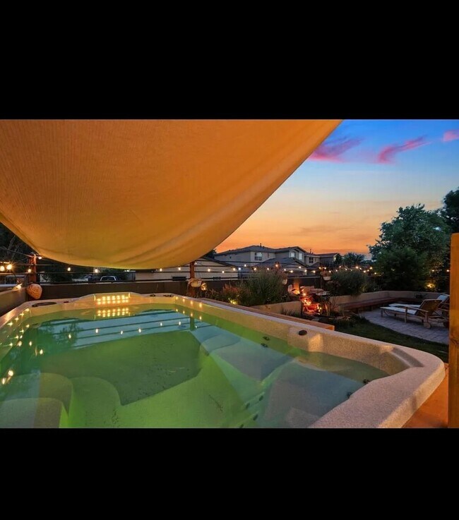 Foto del edificio - 512 Twilight Vista Ln SW