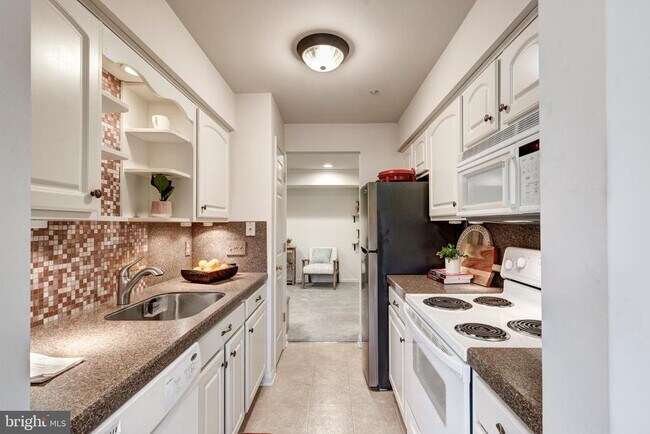 Foto del edificio - 3815 Sunnyfield Ct