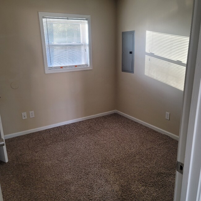 Building Photo - 8753 Greenhill Rd