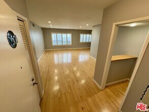 Building Photo - 1250 Kings Rd