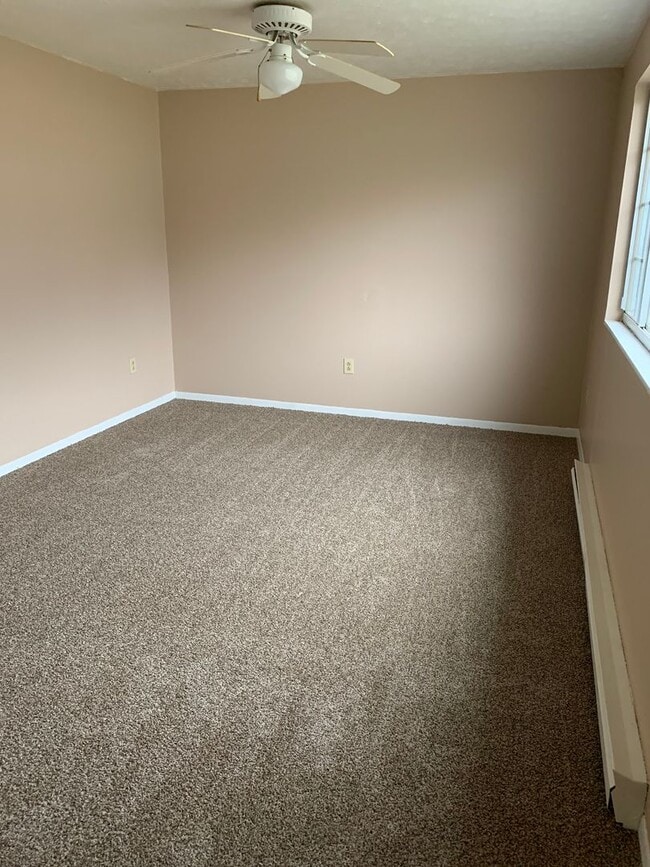 Building Photo - 3 Bedroom 1 Bath House in Davisville