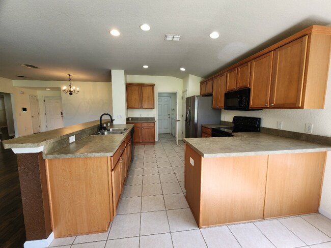 Foto del edificio - 5768 SW 40th Pl