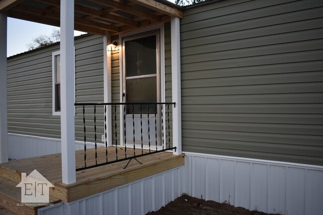 Building Photo - 46 Rolandale Ln