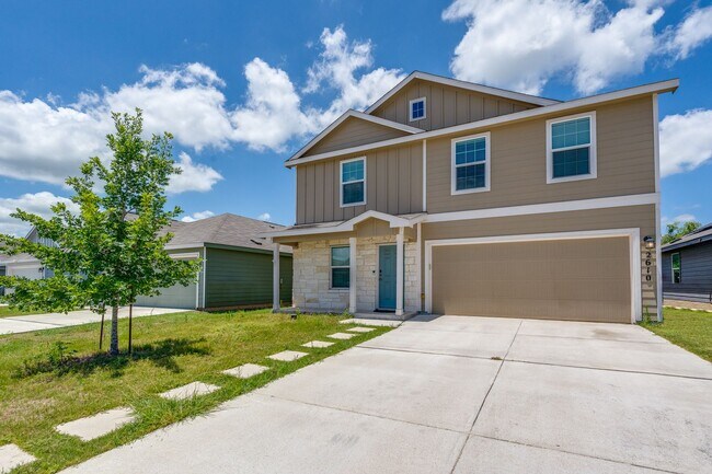 Building Photo - Beautiful 4- Bedroom Two Story w/Open Floo...