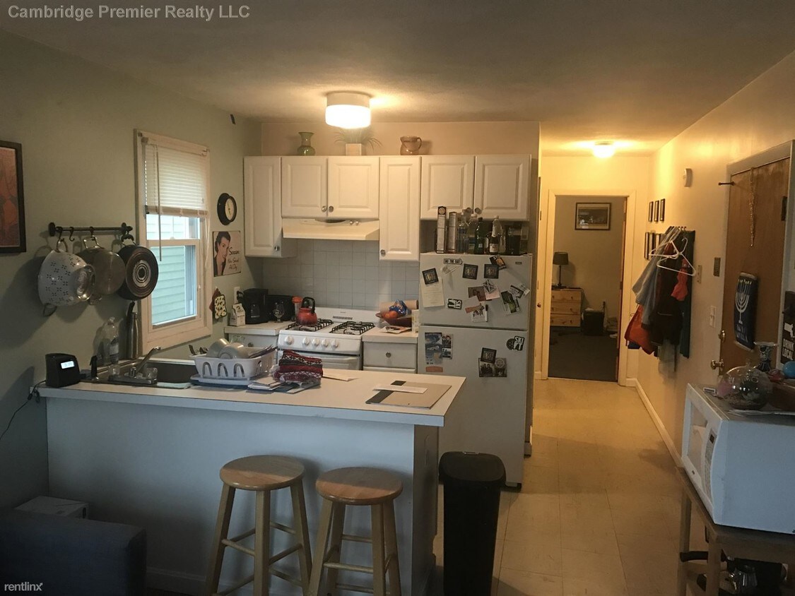 Primary Photo - 1 br, 1 bath Apartment - 569 Somerville Av
