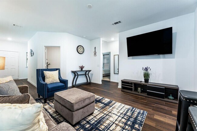 Foto del edificio - 16745 Oak Bough Dr
