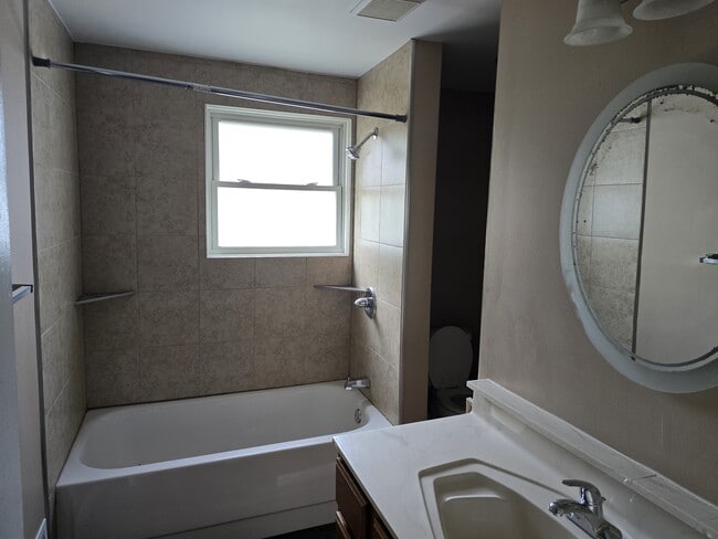 Building Photo - 128 S Christine Cir