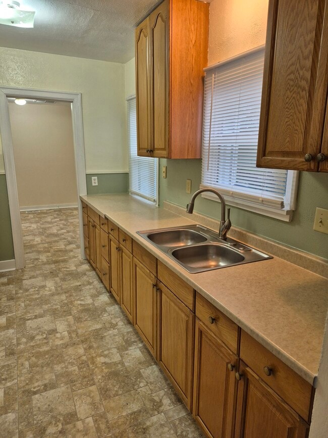 Building Photo - 508 SE Ash St