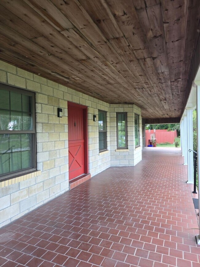Foto del edificio - Charming Single Family Home with Beautiful...