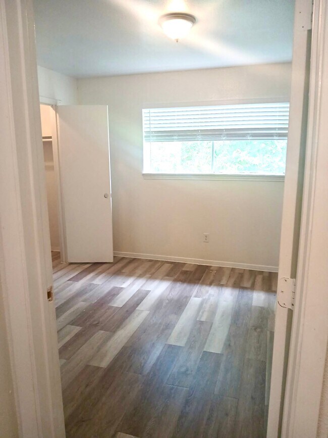 Foto del edificio - 7818 Calhoun Rd