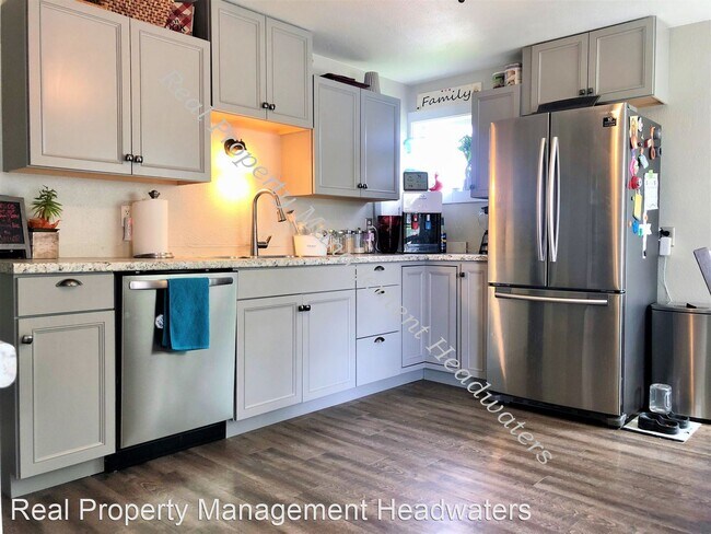 Building Photo - 3 br, 1 bath Apartment - 1038 Butte Avenue