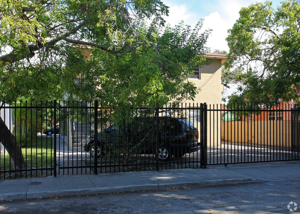 Building Photo - 251 NW 30th St