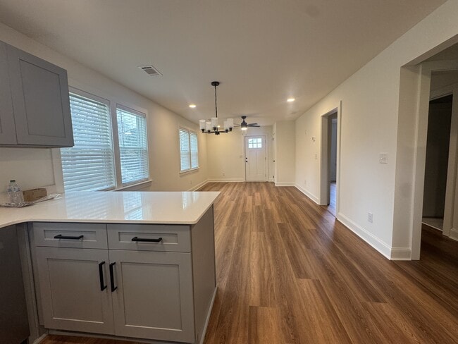 Building Photo - 1020 Hodges Ave