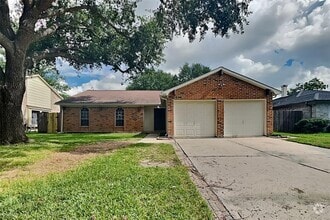 Building Photo - 10010 Crescent Moon Dr