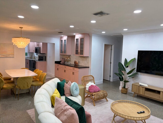 Photo - 305 NE 27th St House