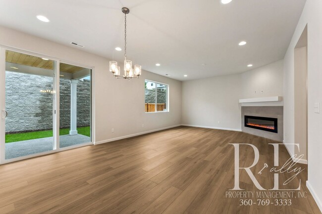 Building Photo - Brand-New 4-Bedroom in Practically Silverd...