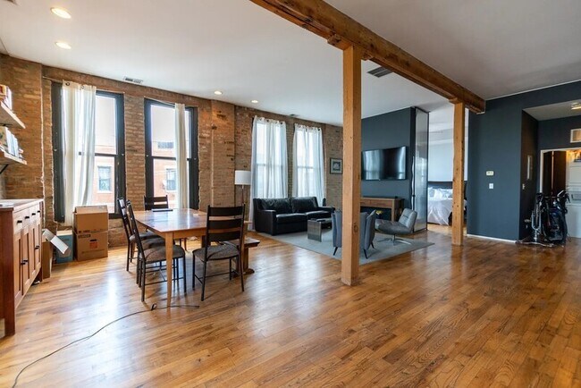 Building Photo - 3000 South Archer Avenue - 3R