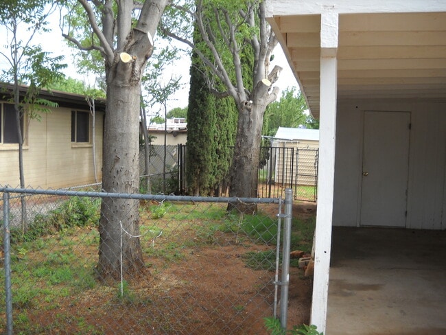 Building Photo - Cute House in Town