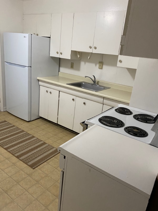 Building Photo - 211 N 16th Ave