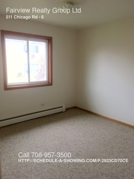 Building Photo - 511 Chicago Rd