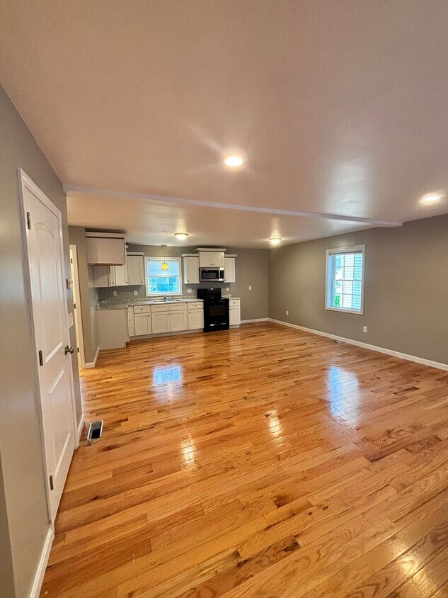 Foto principal - 1182-1184 Worcester Street