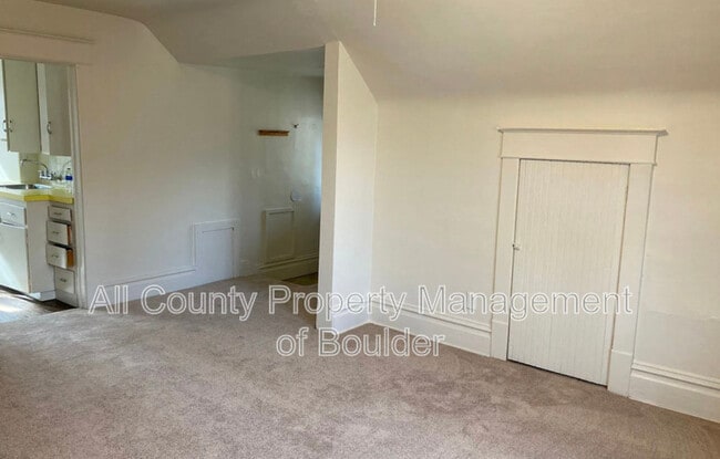 Building Photo - 1827 Grove St