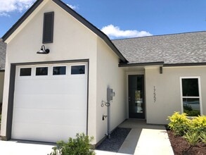 Building Photo - 17530 Comfort Blvd