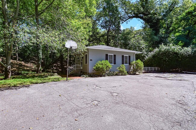 Foto del edificio - 139 Cove Neck Rd
