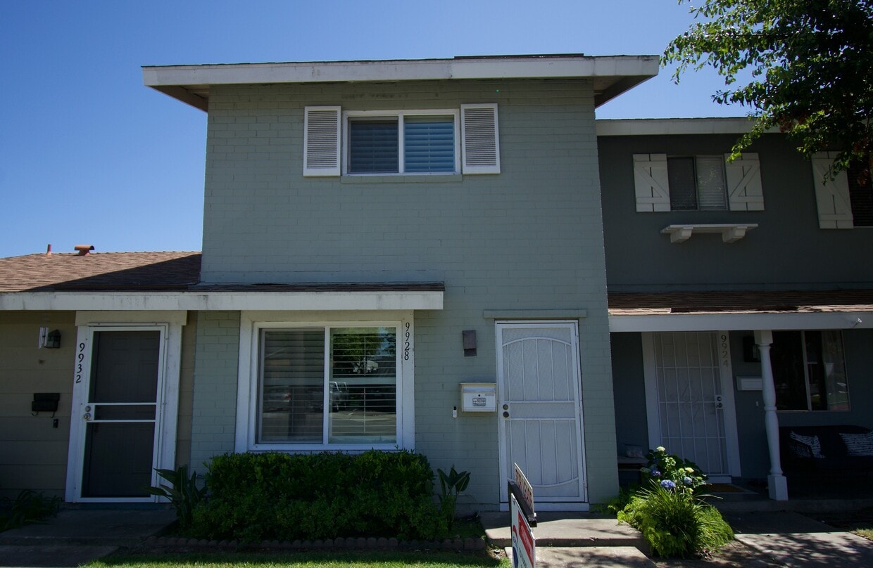 Primary Photo - 9928 Continental Dr