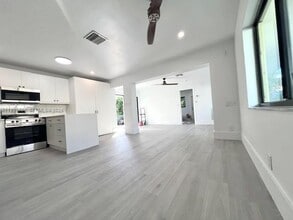 Building Photo - 2645 SE 1st Ct