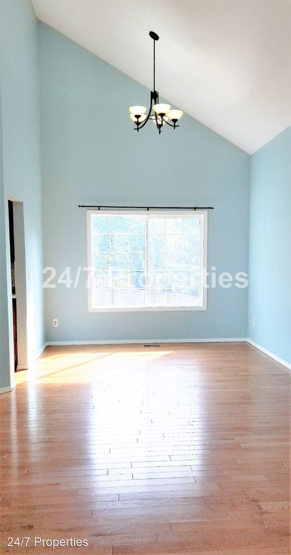 Building Photo - 3 br, 2.5 bath House - 4640 SW Cullen Blvd.