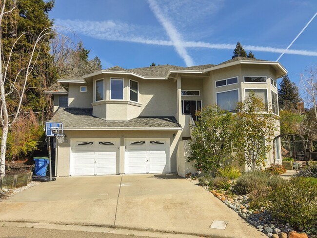 Frente - 165 Ramona Rd