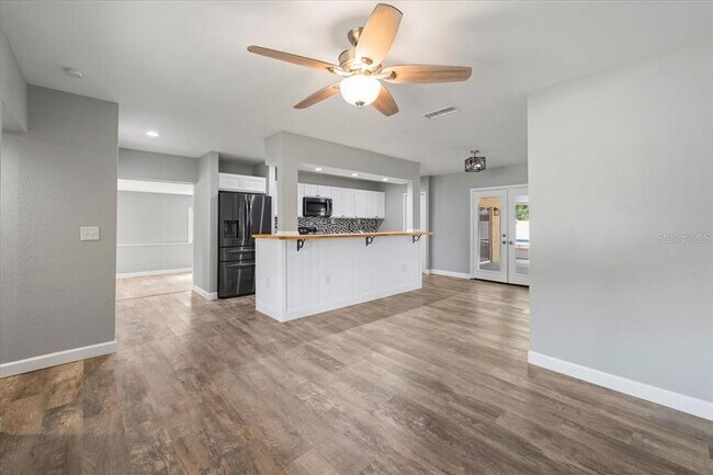 Foto del edificio - 6012 Flora Terrace