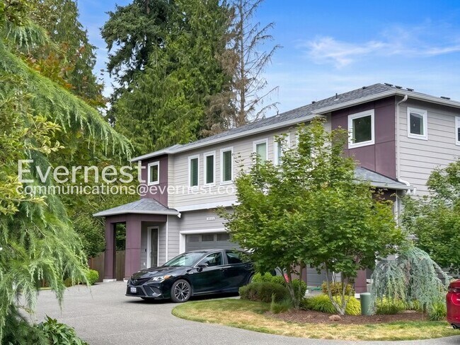 Building Photo - 4 Bed/2.5 Bath Home with Garage / Available Now!