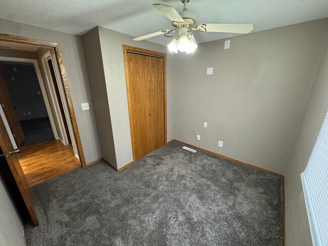 Building Photo - Main level house available for rent