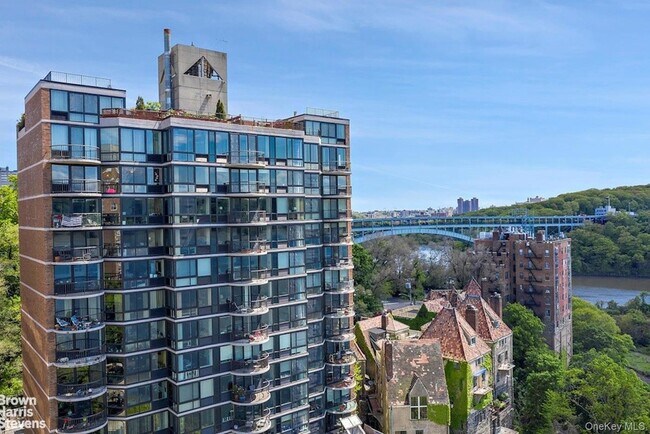 Foto del edificio - 2521 Palisade Ave