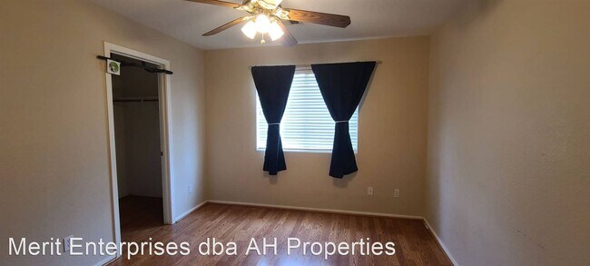 Building Photo - 3 br, 2 bath House - 472 W MARLIN PL
