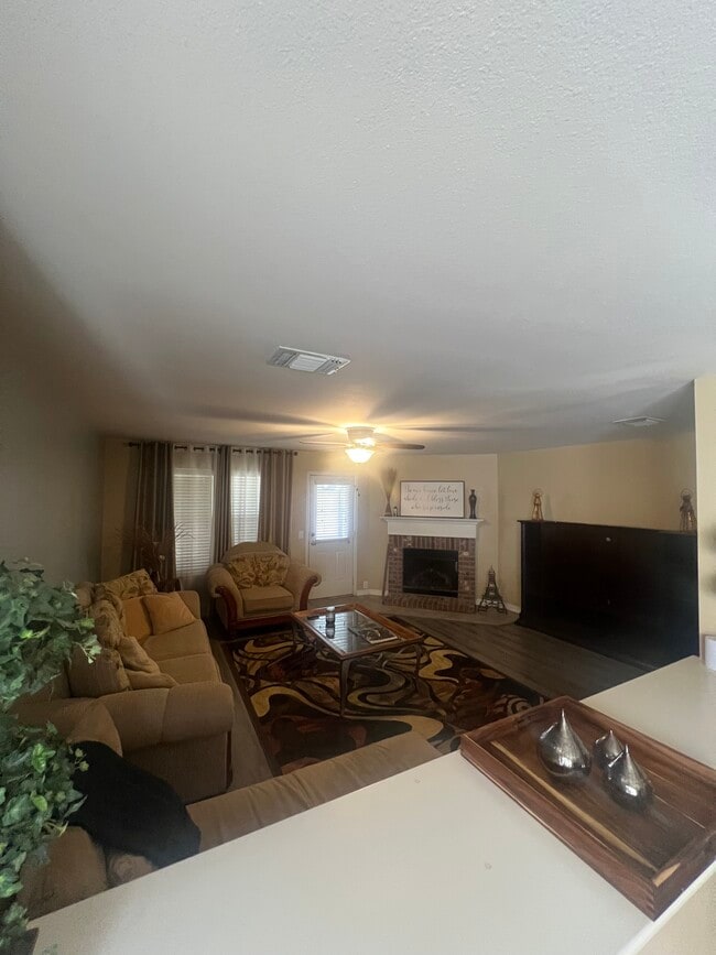 Foto del edificio - 3703 Fiesta Tr