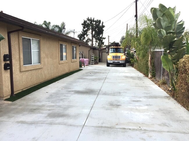 Building Photo - 528 N Parker St