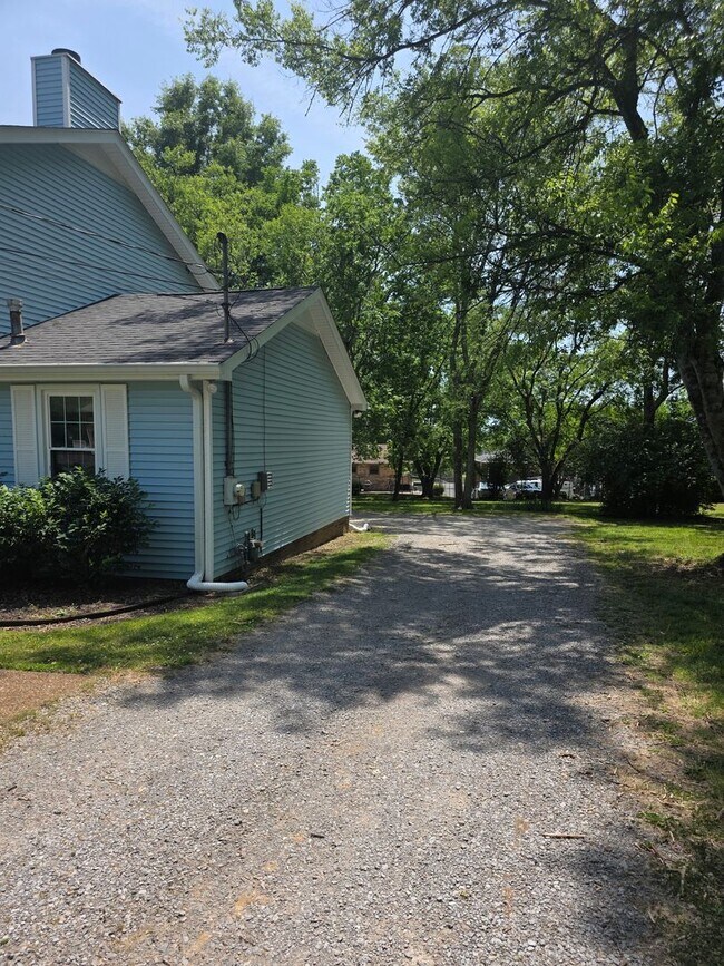 Foto del edificio - 2 bedroom 1.5 bath townhome in Hendersonville with garage