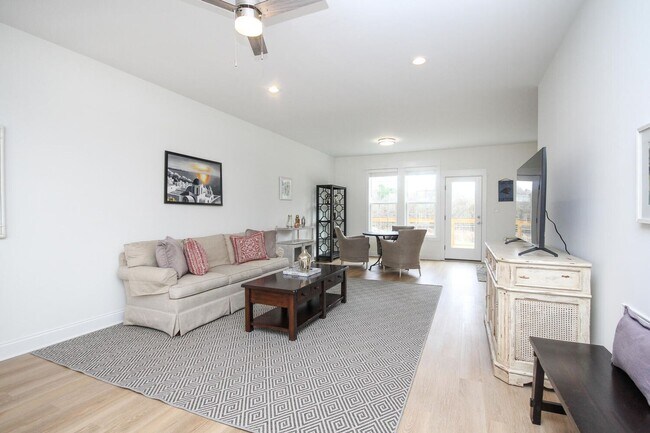 Foto del edificio - New Luxury Townhouse in Lincolnton