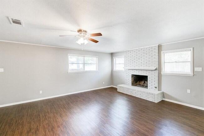 Foto del edificio - 2801 Forest Park Blvd