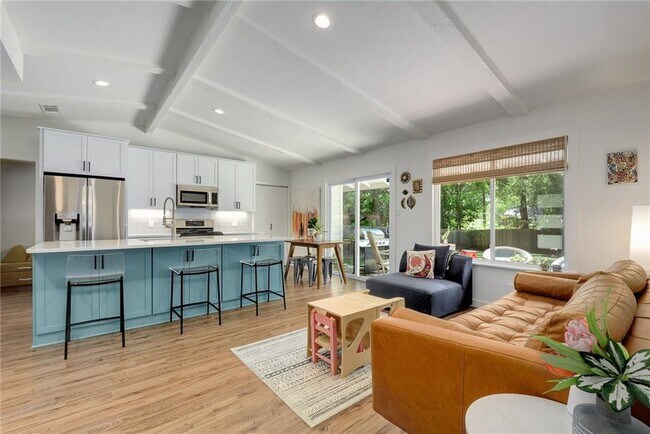 Foto del edificio - 2711 Sherwood Ln