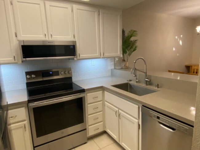 Building Photo - 860 La Barbera Dr
