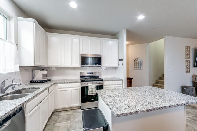 Foto del edificio - Stunning home in Davis Ranch neighborhood