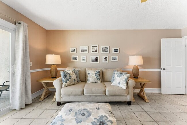 Building Photo - 8743 Thomas Dr