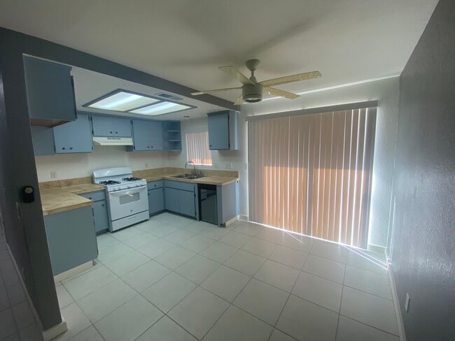 Building Photo - 32415 Pueblo Trl