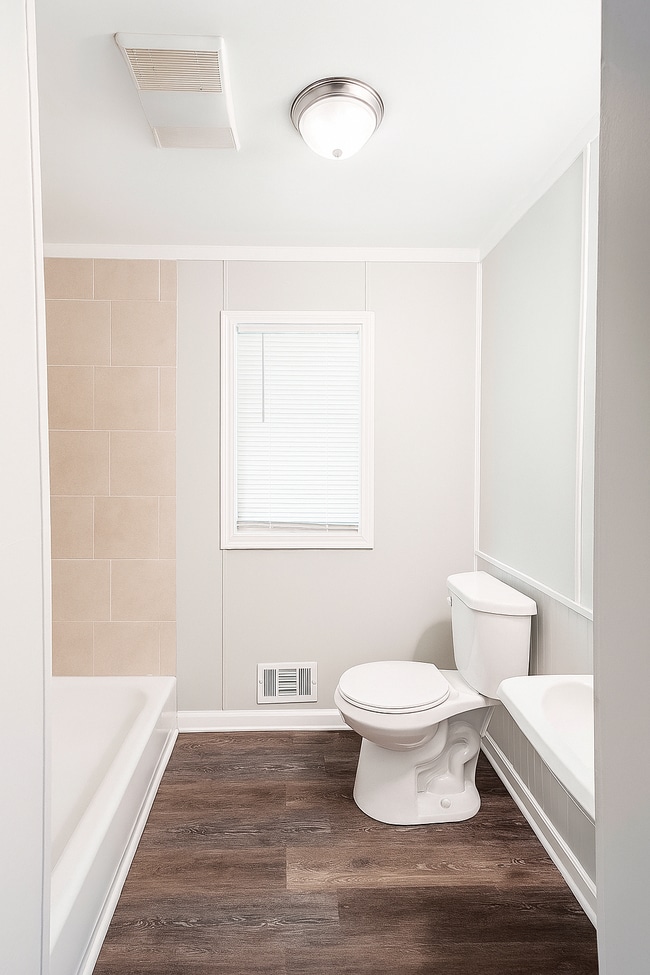 Building Photo - 582 Boyds Dr SE